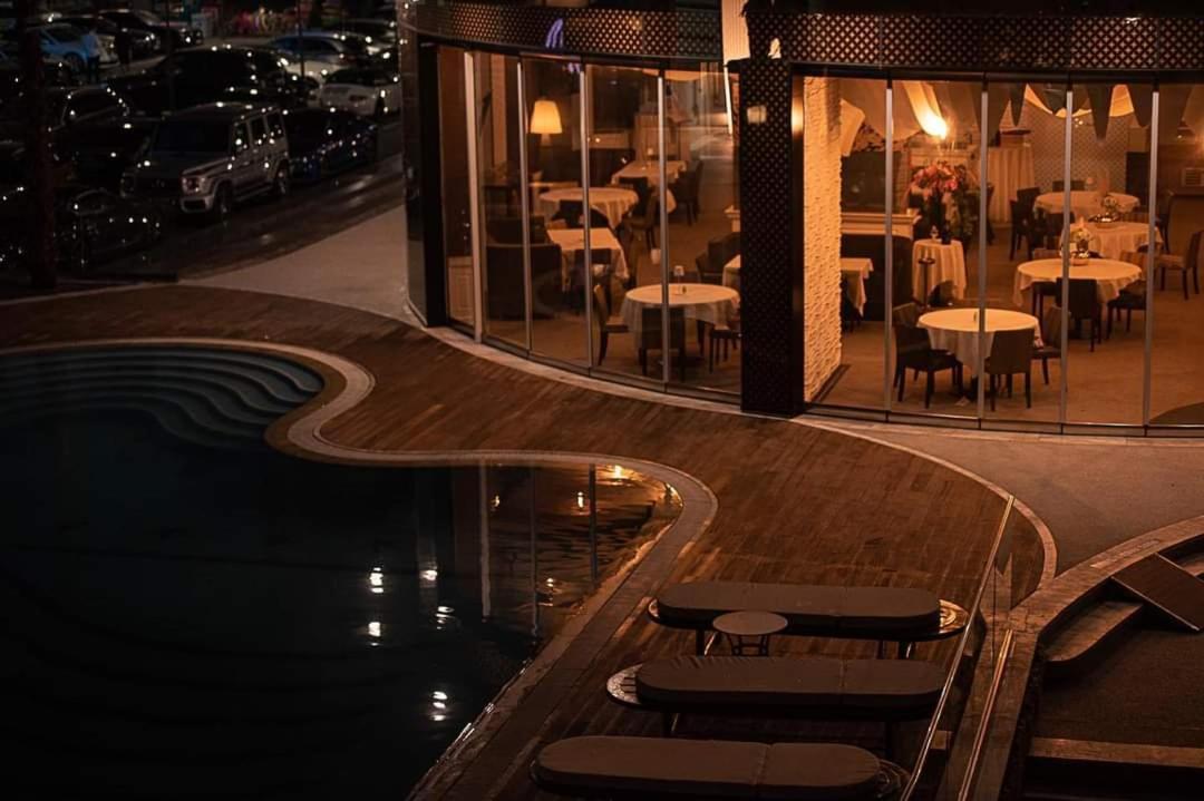 White Tower Mamaia Prestige Apartments Ngoại thất bức ảnh