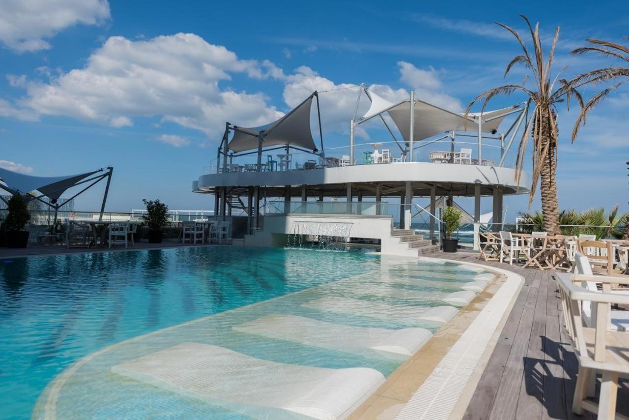 White Tower Mamaia Prestige Apartments Ngoại thất bức ảnh