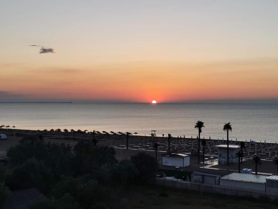 White Tower Mamaia Prestige Apartments Ngoại thất bức ảnh