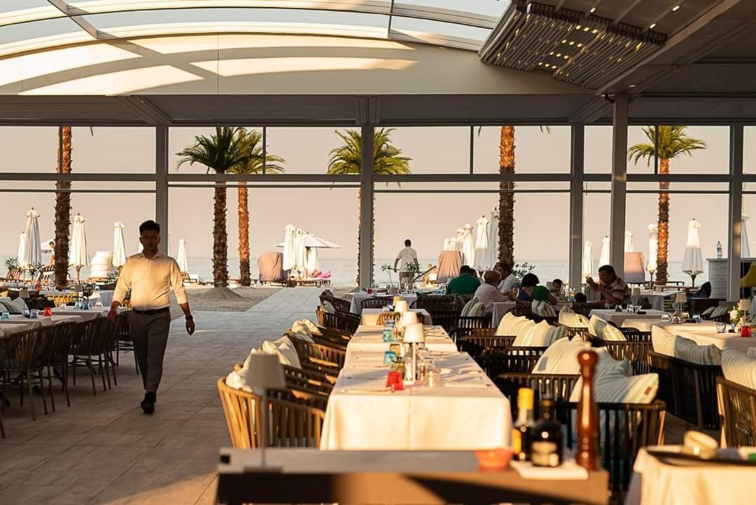 White Tower Mamaia Prestige Apartments Ngoại thất bức ảnh