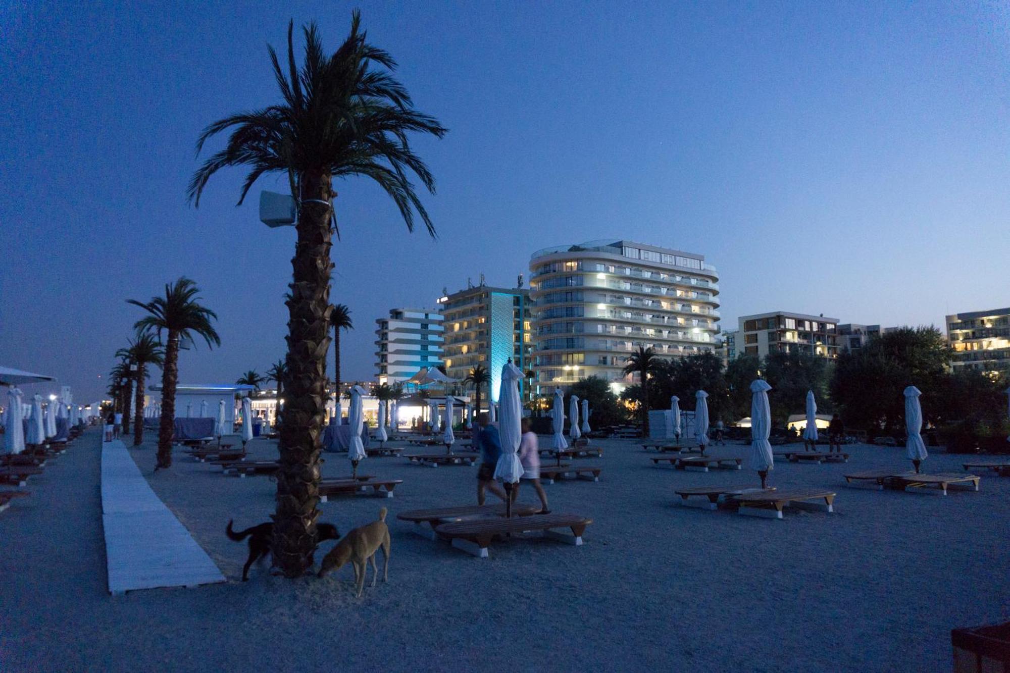 White Tower Mamaia Prestige Apartments Ngoại thất bức ảnh