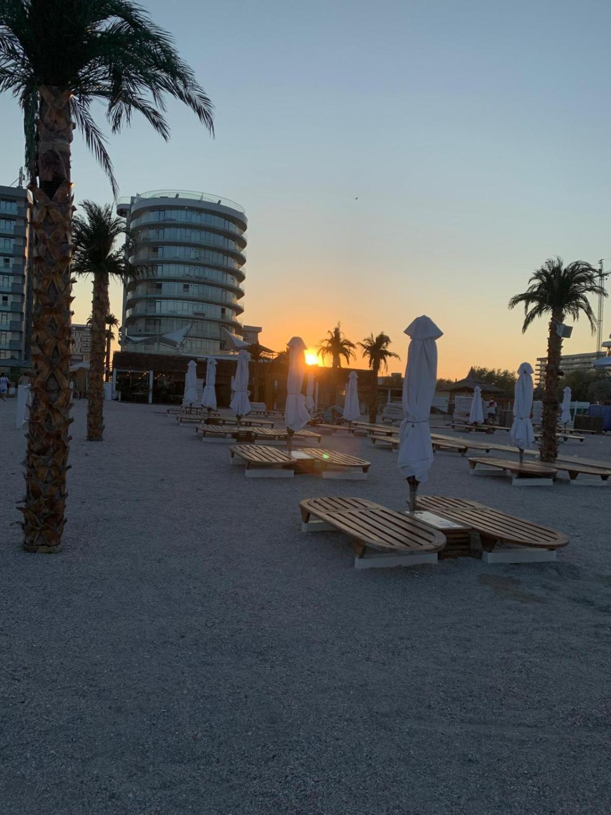 White Tower Mamaia Prestige Apartments Ngoại thất bức ảnh